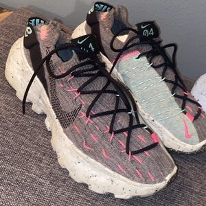 Nike Space Hippie 04 Women’s Size 7.5 Gray and Black Sneakers with Blue Accents